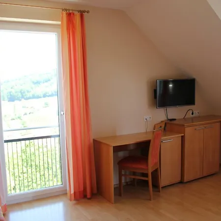 Pensión Zweytick Gaestezimmer Weingut 3*